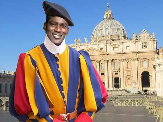 Lidé na Srí Lance nemají tu možnost cestovat po světě. Tak alespoň Shanaka navštívil virtuálně Vatikán a baziliku svatého Petra.  Švýcarská garda je oblečená do rudo-žluto-modrých pruhovaných uniforem, které navrhl Michelangelo.