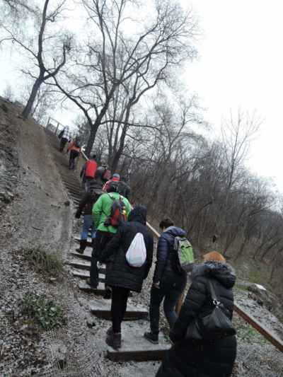 Výstup na samotný vrchol Vítkova - překonáváme poslední výškové metry.