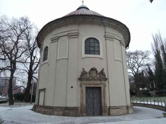Kaple sv. Rocha na dnešním Olšanském náměstí je nejstarším žižkovským kostelem.