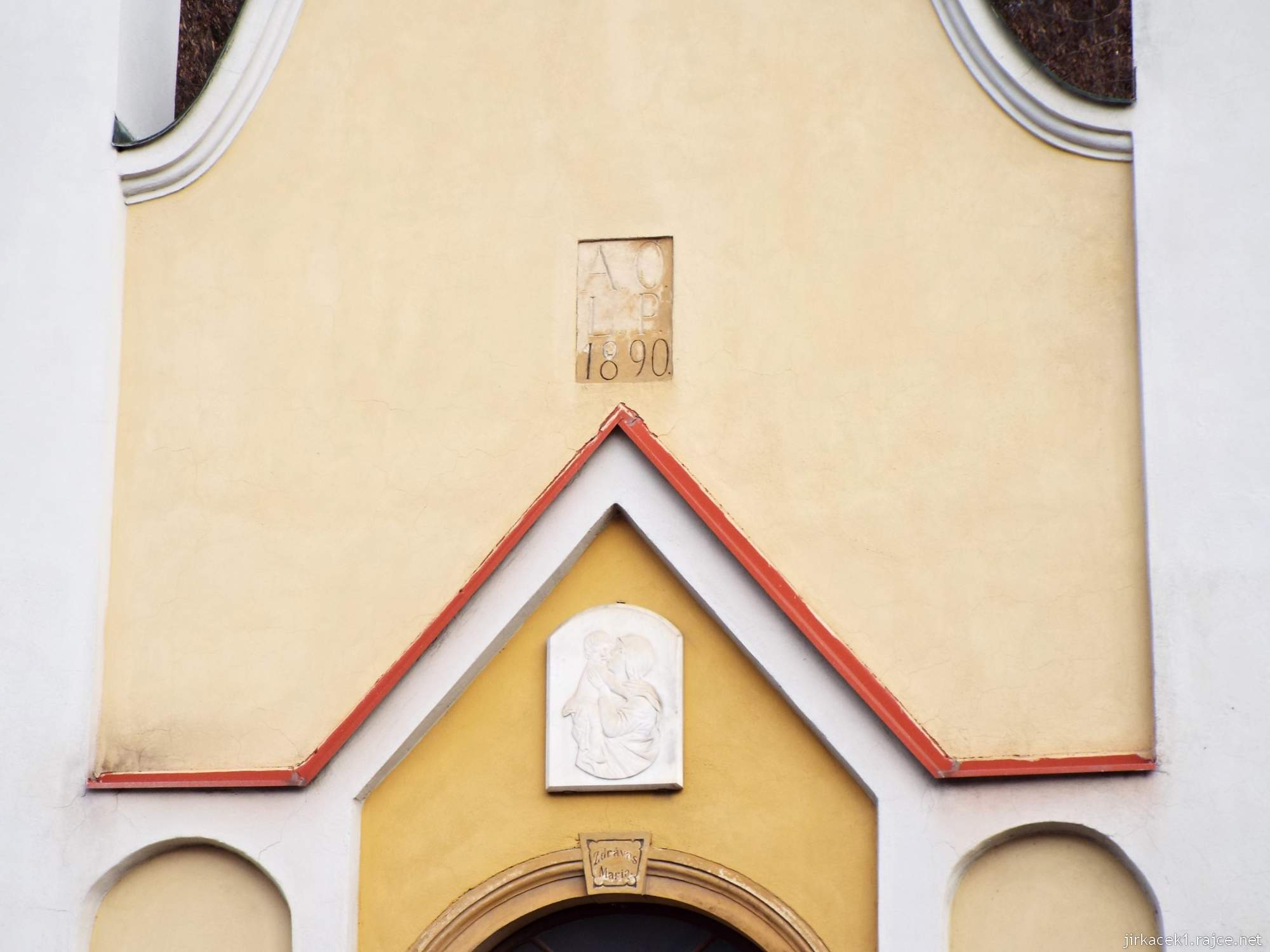 Konice - kaple Panny Marie - obdélná deska s nápisem: „A. O. / L. P. / 1890 a reliéf Panny Marie s Ježíškem