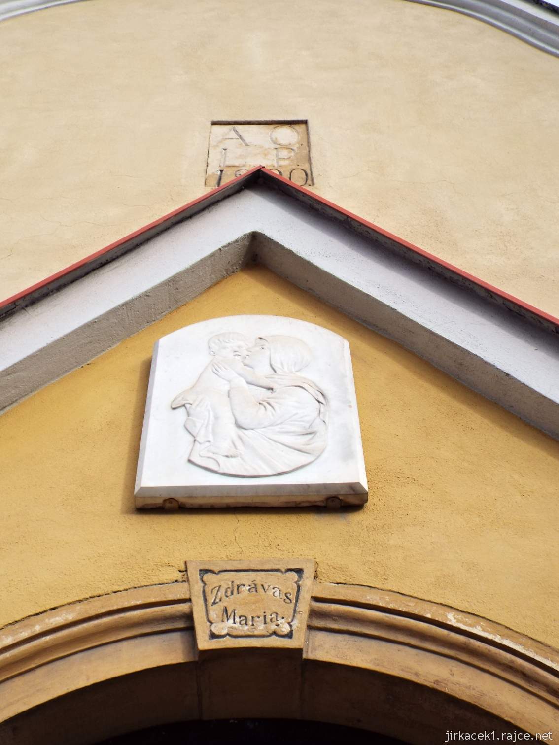 Konice - kaple Panny Marie - obdélná deska s nápisem: „A. O. / L. P. / 1890 a reliéf Panny Marie s Ježíškem