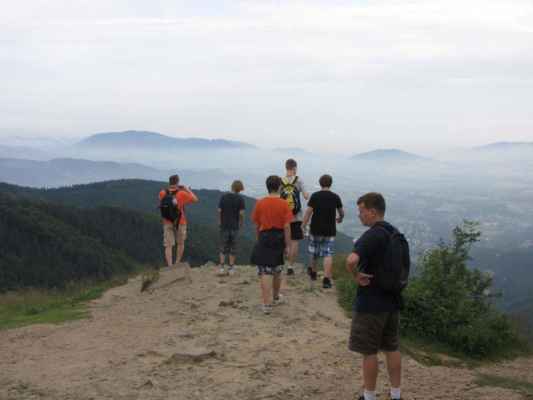 Přebor města Vsetína (Vsetín, 30. 6. - 7. 7. 2012) - Středa, 4. července - výlet na Radhošť z Pusteven k soše boha Radegasta a poté až na vrchol, nakonec sestup do Rožnova.