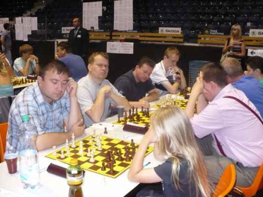 Czech Open - turnaj družstev (Pardubice, 12. - 15. 7. 2012) - Vlašimské áčko příliš dobře neskončilo, nicméně všichni zahráli na své a oporou byl hlavně Vítek Moravec na první šachovnici.