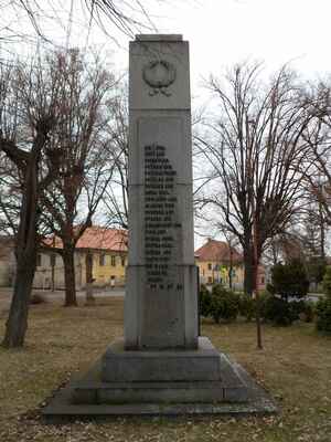 Lochovice -  (49) - Pomník padlým a obětem I. a II. světové války.