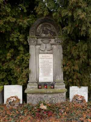 Lochovice -  (69) - Hrobka rodiny Pospíšilovy (majitelé zámku) na hřbitově.