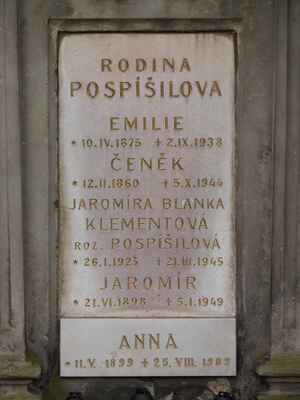 Lochovice -  (70) - Hrobka rodiny Pospíšilovy (majitelé zámku) na hřbitově.