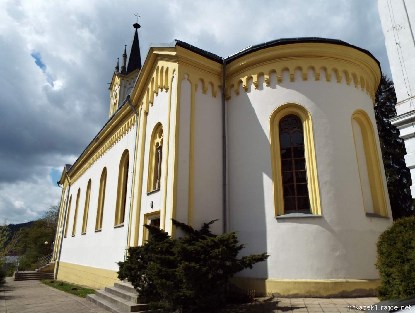 Vsetín - Evangelický kostel Dolního sboru - presbytář a závěr kostela