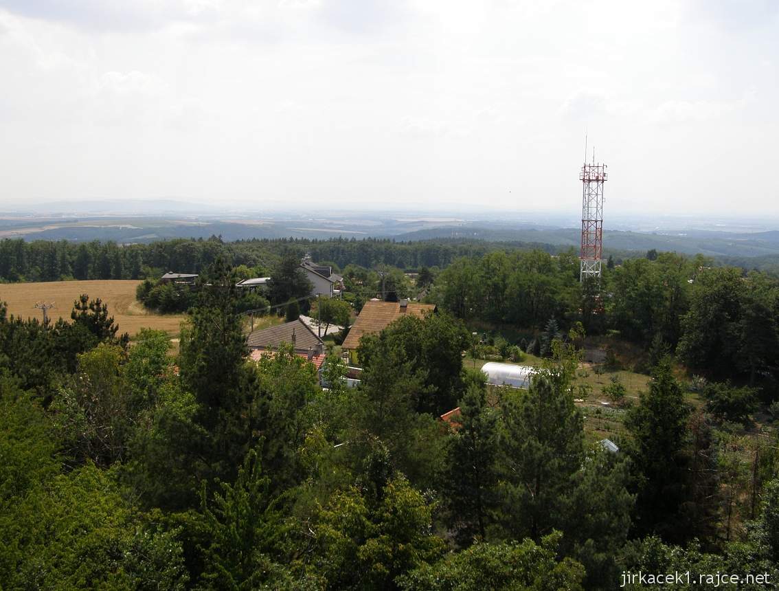 Hlína - rozhledna Vladimíra Menšíka - výhled z věže na obec Hlína