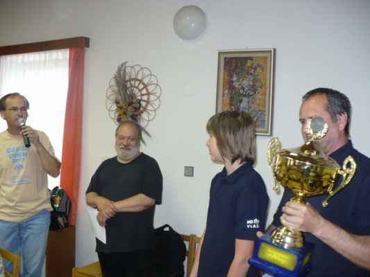 Krajský přebor mládeže (Sedlčany, 20. - 21. 6. 2009) - Robin obdrží veliký putování pohár, protože vyhrál RŽL