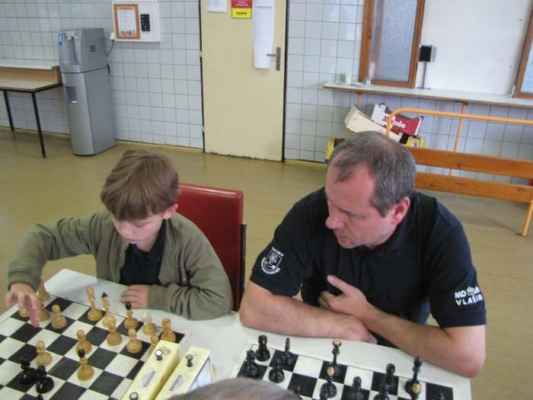 Řevnické dvojice (Řevnice, 23. 5. 2009) - Kategorii amatérů spojenou s dětmi si zahráli Jirka Mejzlík s Matějem Davidem