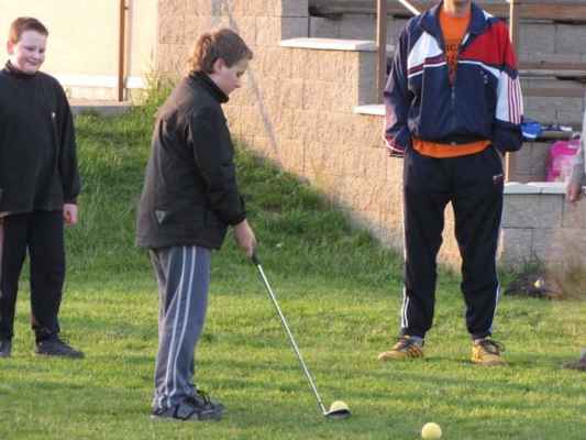 Sportovní odpoledne k ukončení sezony (Dolní Kralovice, 5. 6. 2009) - Já jsem si vyzkoušel golf
