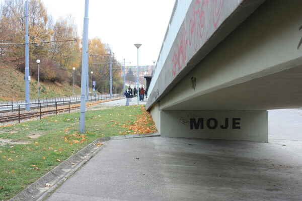 moje - lávka (beton), zast. Dunajská, 2011