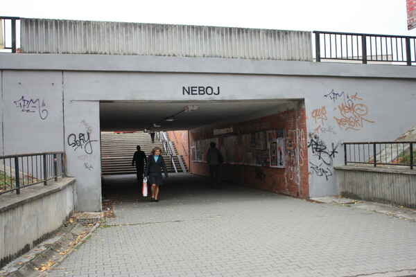 neboj - mostovka (beton), zast. Běloruská, 2011