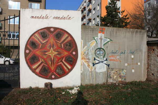 mandala vandala|buď jak buď - plot (beton), Rybnická, 2011