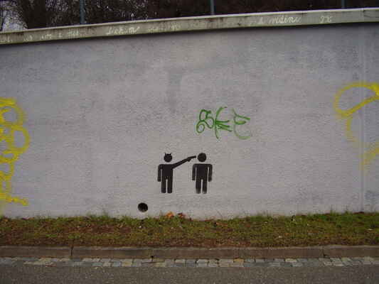 bez názvu (střelba) - opěrná zeď (beton), zast. Osová, 2010