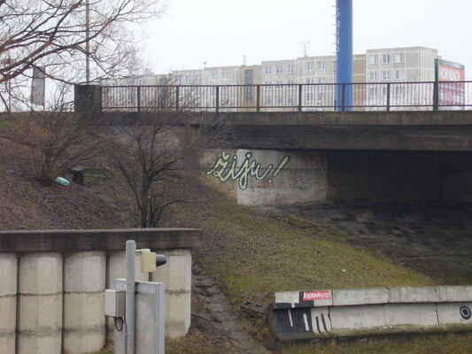 žiju! - pilíř mostu (beton), Bítešská x Jihlavská