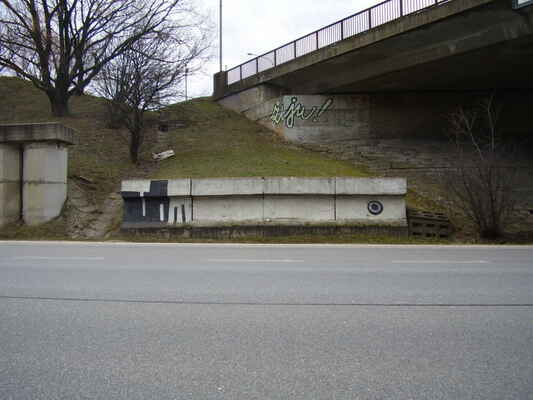 opěrná zeď (beton), křiž. Jihlavská x Bítešská