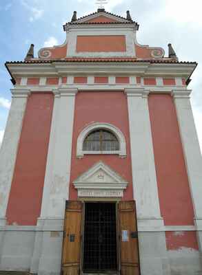 Dnešní kostel sv. Ludmily byl postaven v 80. letech 17. stol.